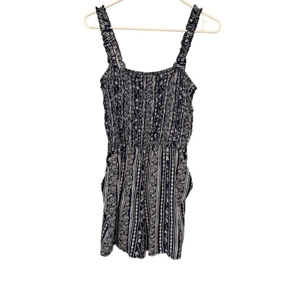 🔹5/$25🔹‎ Lily Rose Juniors Blue and White Smocked Sleeveless Romper. Medium - Picture 1 of 10